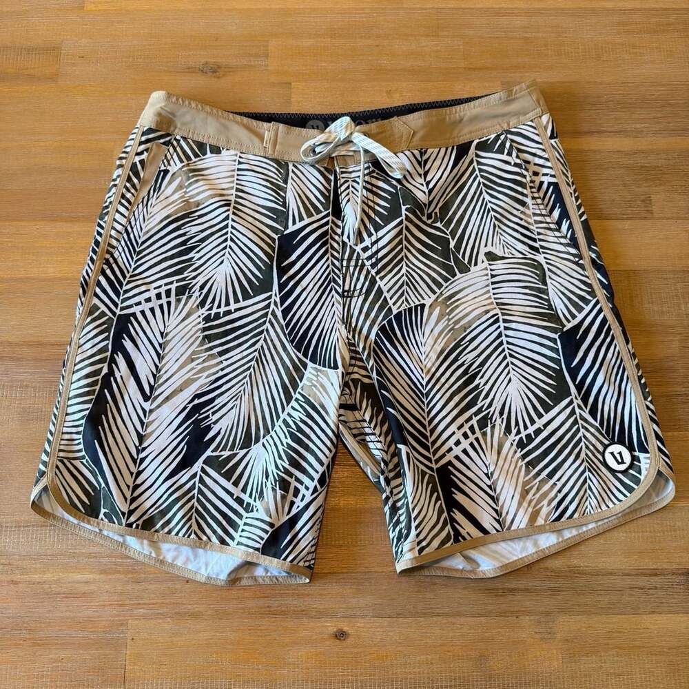 Vuori Cruise Boardshorts Palm Print Swim Trunks Men Size 32 Black Tan Surf V314